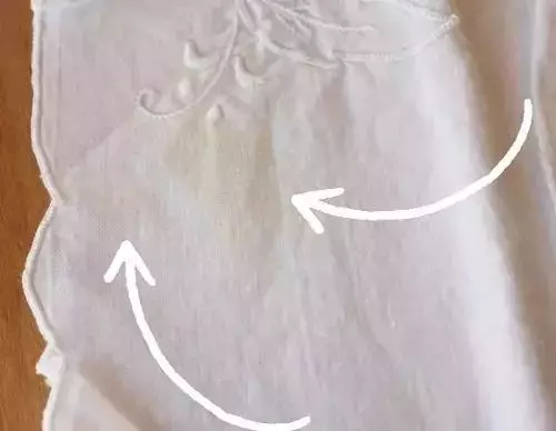 洗衣服忘了掏紙巾,紙屑沾滿衣物?教你一招3分鐘去除紙屑,超實用