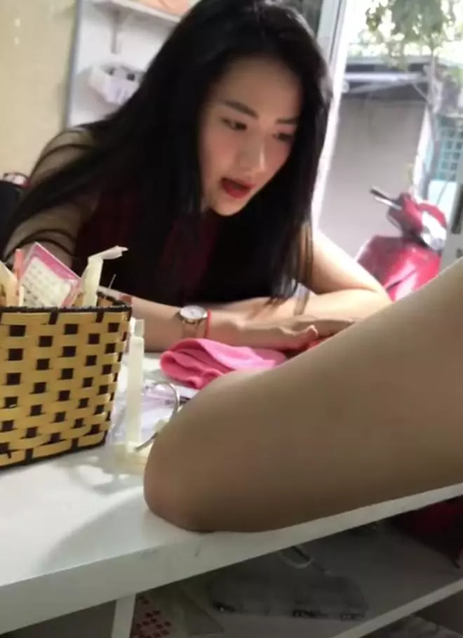 天使下凡級美貌!長髮正妹「做指甲甜笑15秒影片」爆紅 本尊被神出網暴動喊:「越南劉亦菲!」