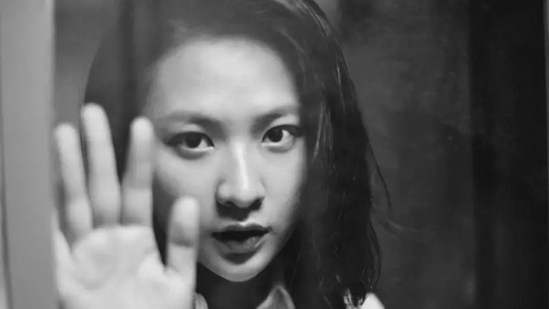 天使下凡級美貌!長髮正妹「做指甲甜笑15秒影片」爆紅 本尊被神出網暴動喊:「越南劉亦菲!」