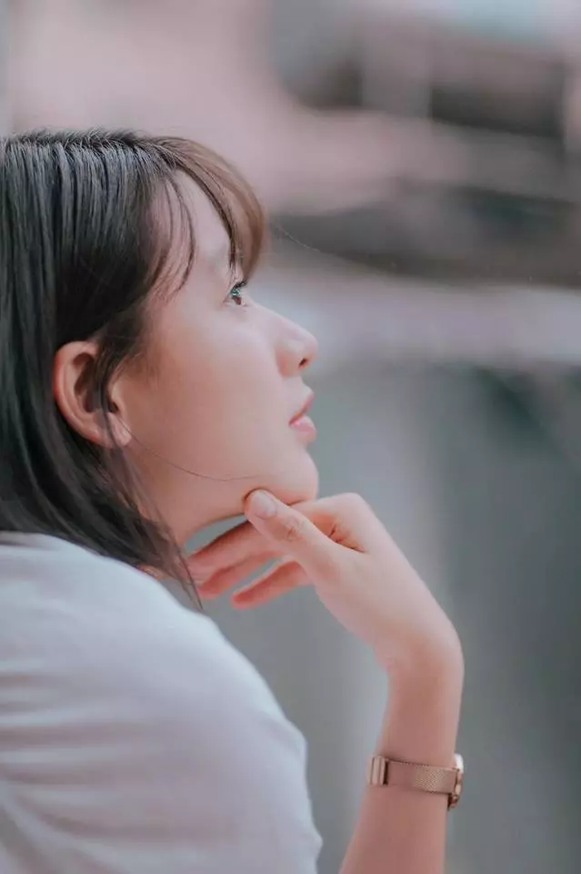 天使下凡級美貌!長髮正妹「做指甲甜笑15秒影片」爆紅 本尊被神出網暴動喊:「越南劉亦菲!」
