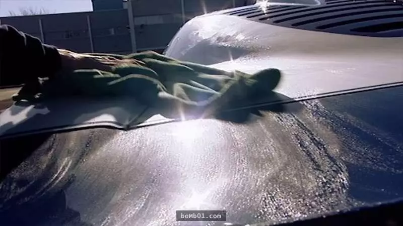 世界上最會洗車的人一次要價24萬,看完他的「洗車藝術」就了解為何一堆富豪要排隊給他洗車了