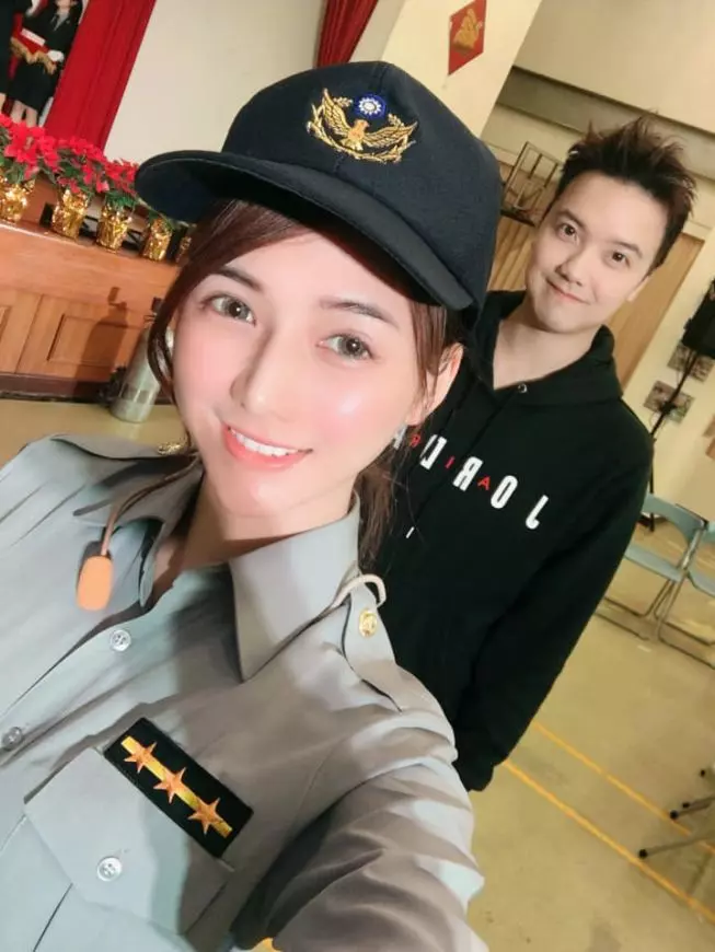 【史上最美「魚販」!】低胸正妹菜市場賣魚網路爆紅!網友跪求地址要組團去買魚!