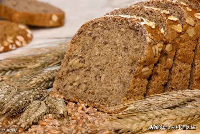 醫生提醒:經常不吃早餐的人,身體會有5個變化,和正常人不同!