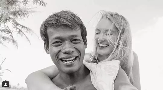 【跨國戀網路爆紅!】巴厘島旅行一見鍾情, 21歲英國正妹愛上印尼衝浪教練!
