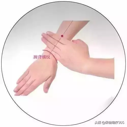 便秘引起:渾身沉重,皮膚長痘,口臭,1個穴位幫您清理體內垃圾