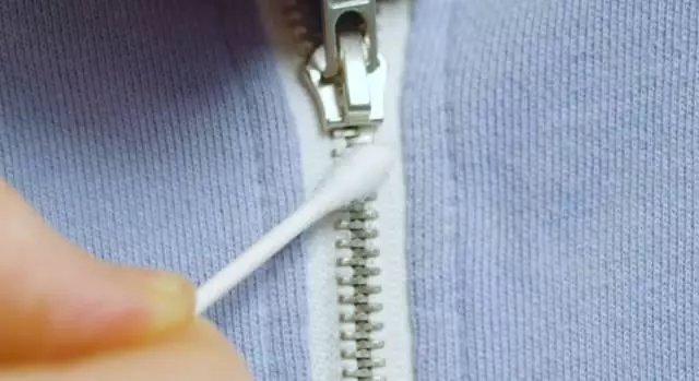 衣服拉鍊壞了別著急換新,只需一根吸管就能修好,真是省錢又實用!