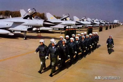 四代機近千架,驅護艦近100艘,改革開放40年成果已遍地開花