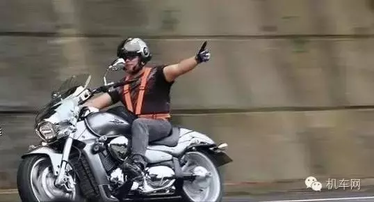 跨上機車,做正能量的事情,因為靈魂在這裡!