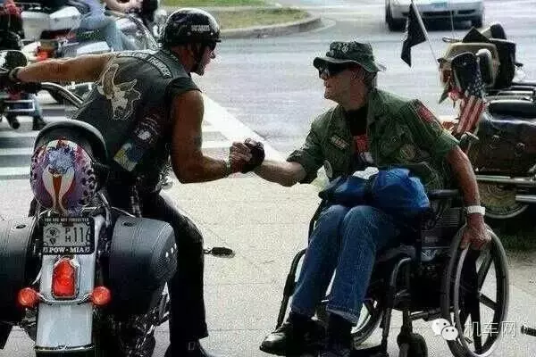 跨上機車,做正能量的事情,因為靈魂在這裡!