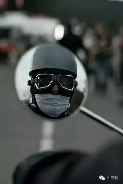 跨上機車,做正能量的事情,因為靈魂在這裡!