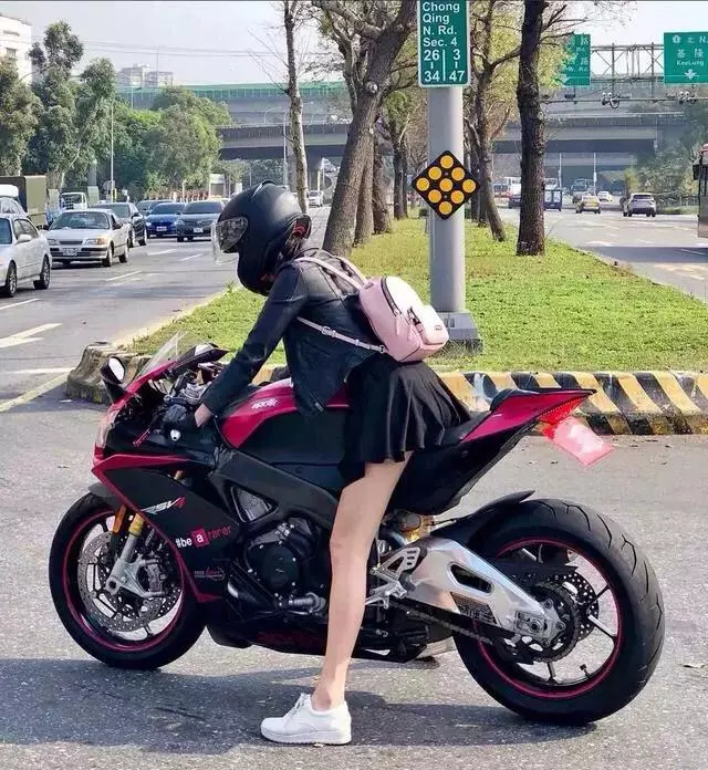 同時擁有摩托車和汽車,每天選擇摩托車出行而把汽車放在車庫吃灰