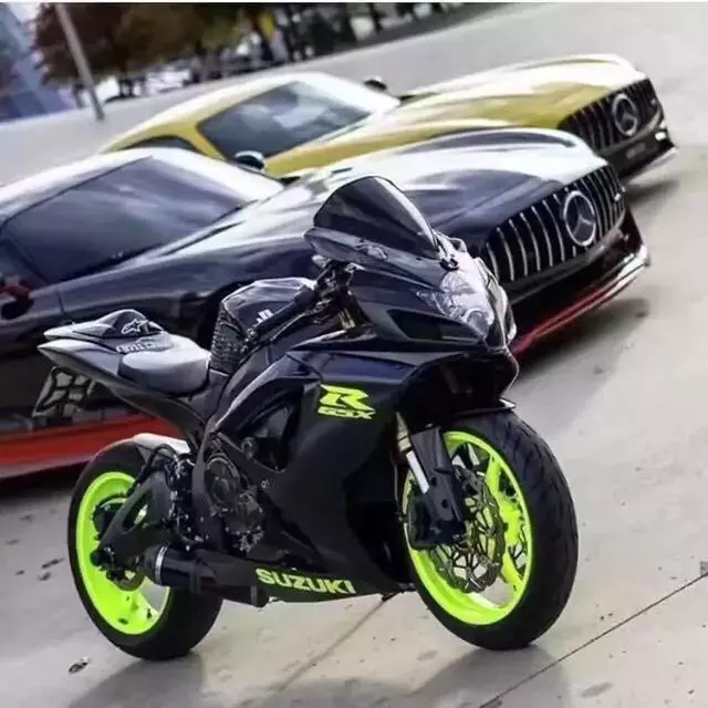 同時擁有摩托車和汽車,每天選擇摩托車出行而把汽車放在車庫吃灰