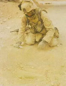 路邊突發大規模爆炸!美軍防雷車被掀飛45米,多人傷亡,誰幹的?