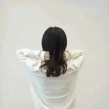 1個動作,每天滾動30次,氣血傳遍全身,放鬆全身肌肉,頸椎不酸、腰椎不痛了!