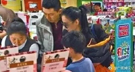 【張柏芝第三胎生父疑曝光! 】網傳他比張柏芝大12歲!還是「謝霆鋒的叔叔」!