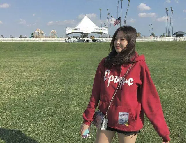 19歲擁有55億身價,娛樂圈都不敢惹她,就連成龍都不敢搭她的肩!