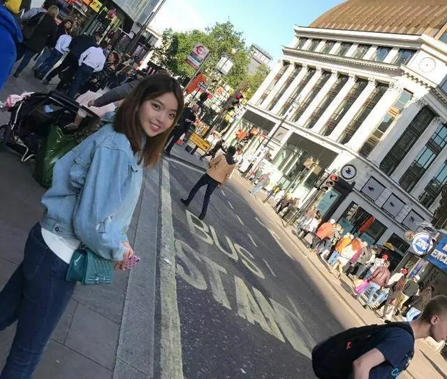 19歲擁有55億身價,娛樂圈都不敢惹她,就連成龍都不敢搭她的肩!