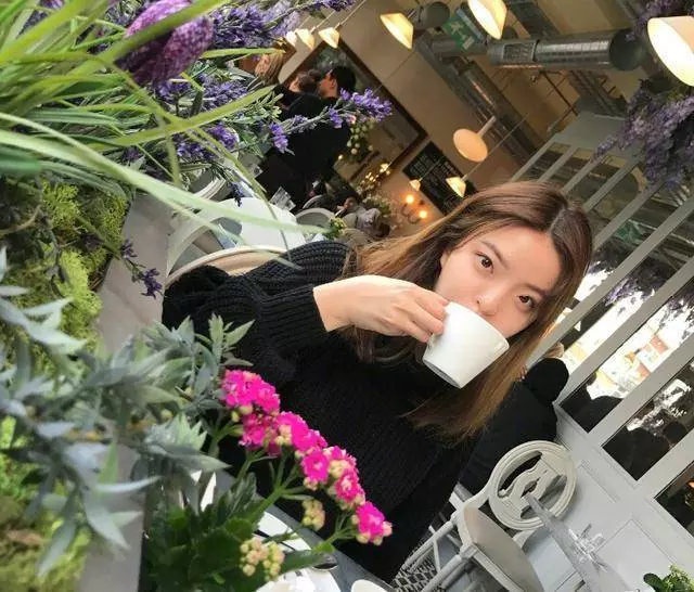 19歲擁有55億身價,娛樂圈都不敢惹她,就連成龍都不敢搭她的肩!