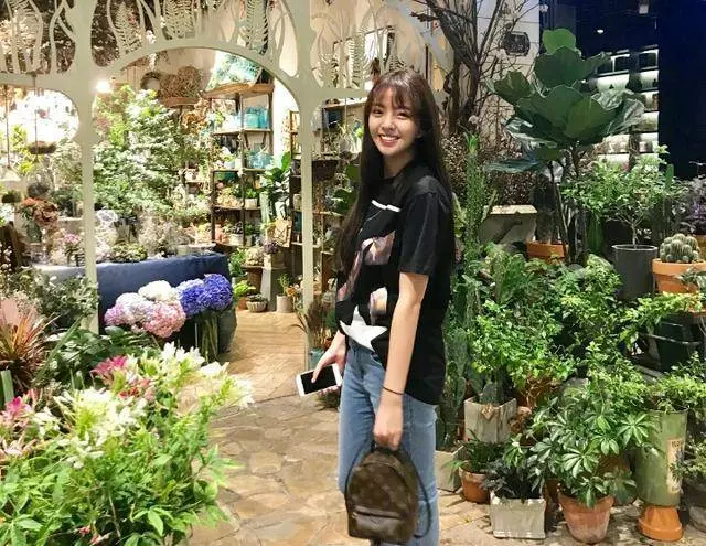 19歲擁有55億身價,娛樂圈都不敢惹她,就連成龍都不敢搭她的肩!