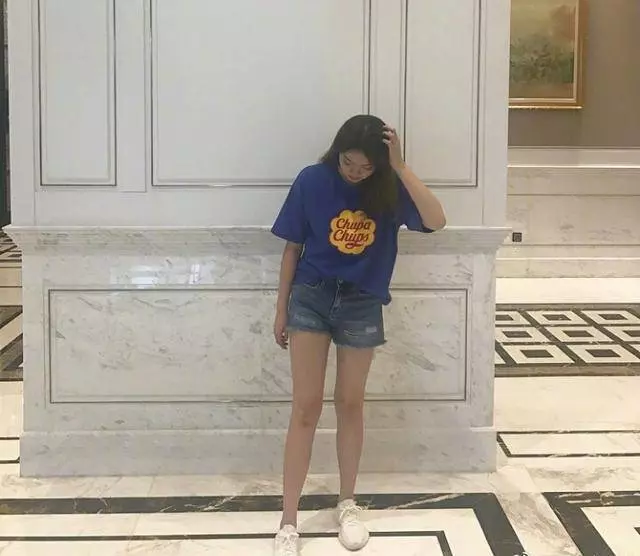 19歲擁有55億身價,娛樂圈都不敢惹她,就連成龍都不敢搭她的肩!