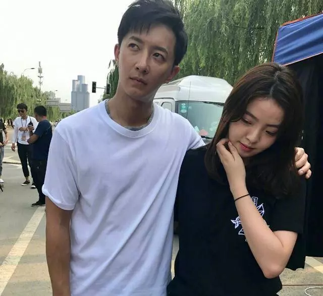 19歲擁有55億身價,娛樂圈都不敢惹她,就連成龍都不敢搭她的肩!