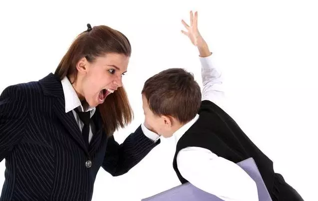 孩子唱反調,其實是想要「父母多陪他」