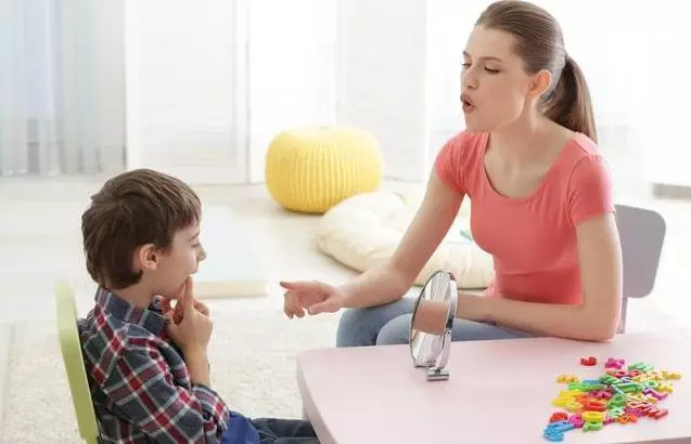 孩子唱反調,其實是想要「父母多陪他」