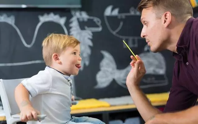 孩子唱反調,其實是想要「父母多陪他」