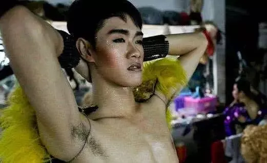 泰國的「人妖」和女人怎麼分辨,不用身份證,記住2點就能辨認!