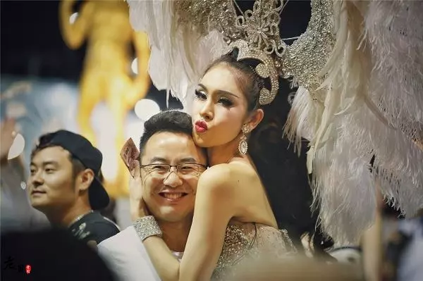 泰國的「人妖」和女人怎麼分辨,不用身份證,記住2點就能辨認!