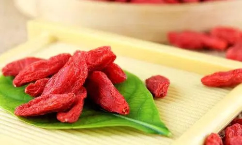 用「枸杞」泡水時,很多人放錯了「水」!難怪效果不大,浪費嚴重