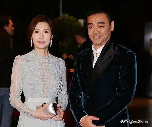 TVB經典劇《大時代》六美,26年後有人香消玉殞,有人依然如少女 主演大合照,堪稱經典
