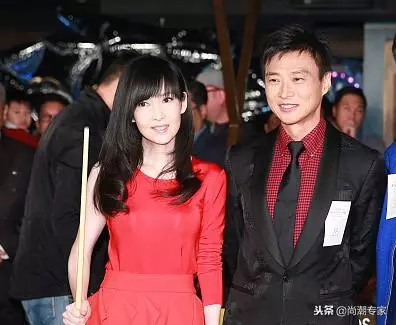 TVB經典劇《大時代》六美,26年後有人香消玉殞,有人依然如少女 主演大合照,堪稱經典