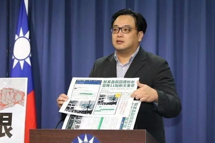黃國昌稱許鬧場學生 毛嘉慶:繼續比賽沈淪吧