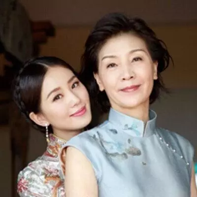 劉詩詩素顏照曝光,沒化妝竟是這模樣,難怪吳奇隆到哪都牽著她!