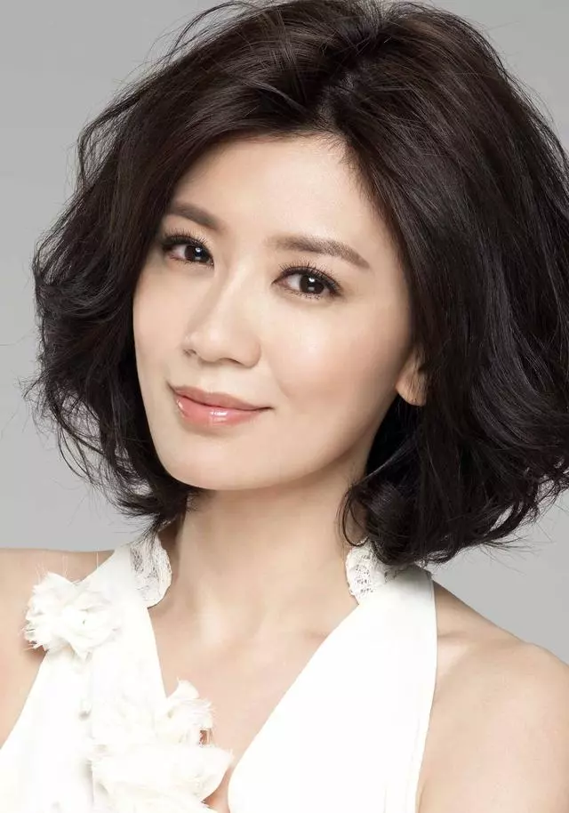 劉德華都稱她是最美女星,如今四十四歲卻像十四歲,真是太美了!
