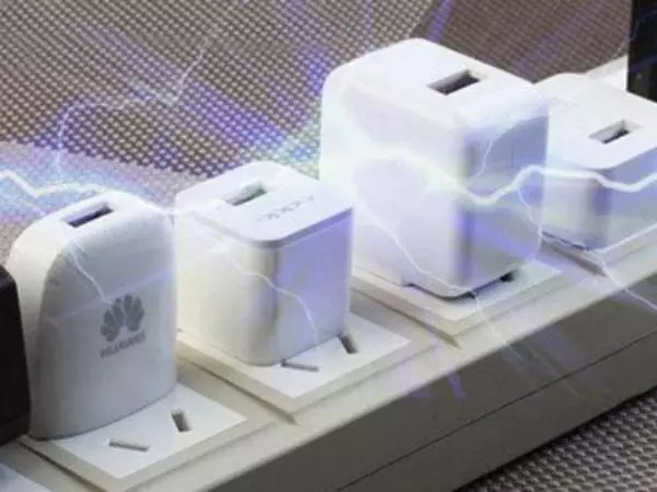 可怕!充完電後不拔充電器,出事了!一定要分享給你的家人和朋友!