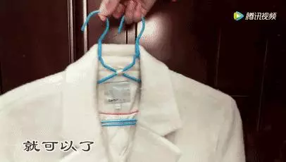 舊枕頭套「剪一個小洞」幫你省下好多錢!成品放進衣櫃後...網友驚呼:功能超強大!