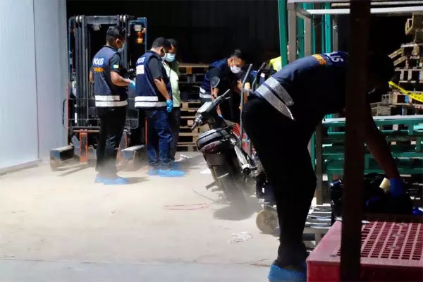 外勞發狂 揮刀砍死華婦 | 中國報