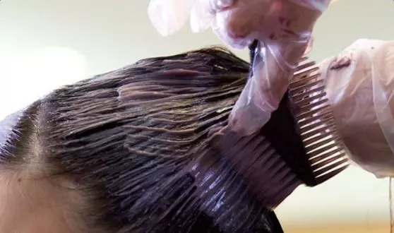 為什麼頭皮老是「」長痘痘還一直長出來!原因竟然是.....以後不要做這種事了!不然還會一直長....
