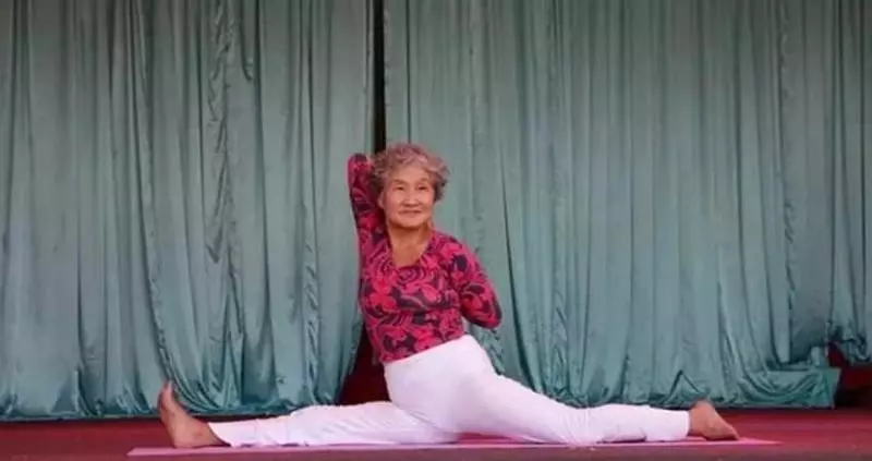 77歲瑜伽奶奶苦練瑜伽11年,開班授課分文不取:我要那麼多錢幹嘛