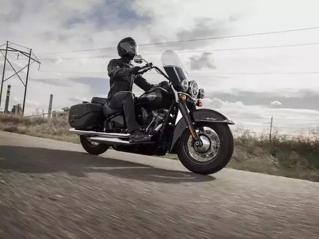 愛騎摩托車的高個子騎手看過來 這5款摩托車絕對符合你的要求