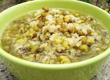 生薑+綠豆真厲害,每天吃一碗,【祛濕消炎、活血化瘀】膝蓋不疼,滑膜炎積液也拜拜了