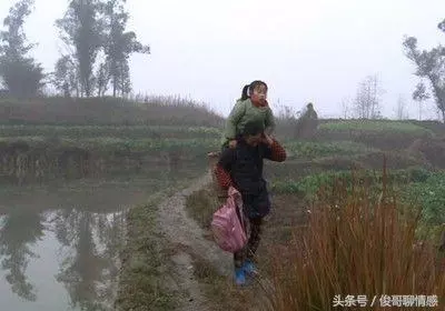 春節和媳婦一起回老家接媽媽,到家就給她一巴掌,不想過可以滾