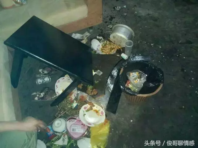 媳婦懷孕回娘家,接到丈母娘的電話,我當著母親的面掀翻了桌子