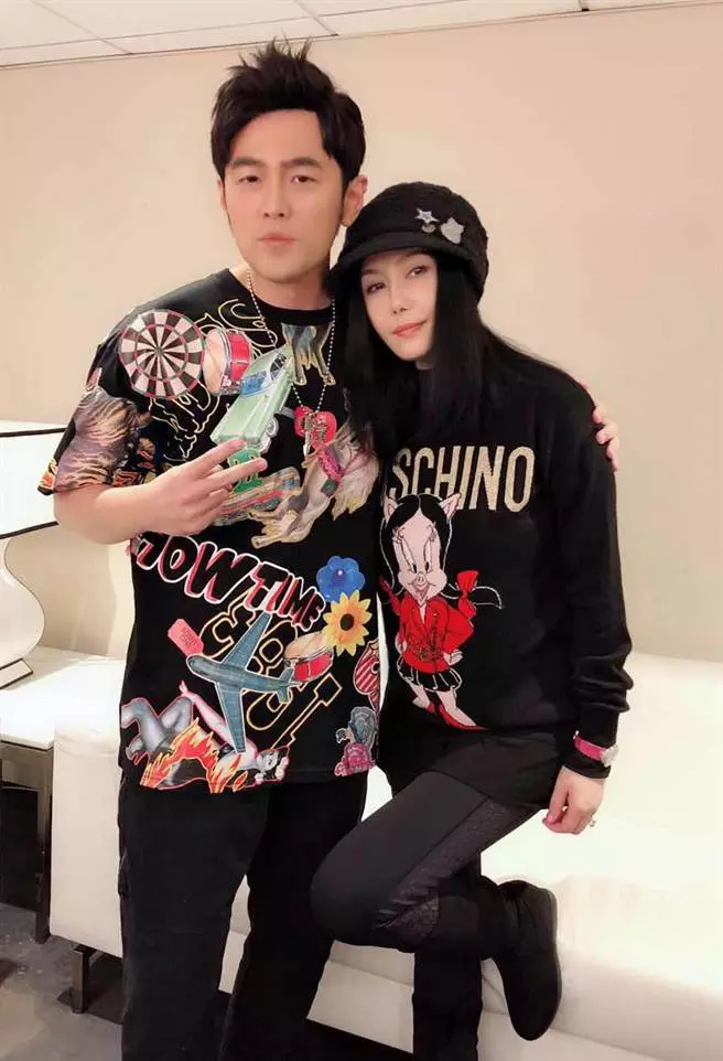 天后中的天后!周杰倫演唱會「江蕙躲台下」 被CUE「開金口合唱」粉絲嗨翻:二姐版《稻香》太好聽