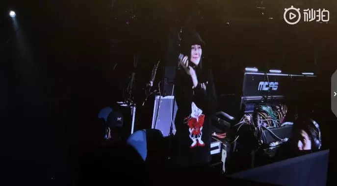 天后中的天后!周杰倫演唱會「江蕙躲台下」 被CUE「開金口合唱」粉絲嗨翻:二姐版《稻香》太好聽