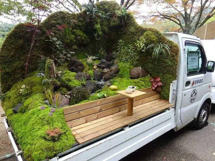 日本職人DIY「園藝卡車」爆紅國際!用後車箱當花盆「整座庭院載著趴趴走」路人見到都叫好