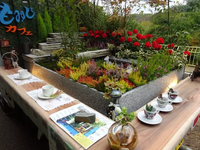 日本職人DIY「園藝卡車」爆紅國際!用後車箱當花盆「整座庭院載著趴趴走」路人見到都叫好