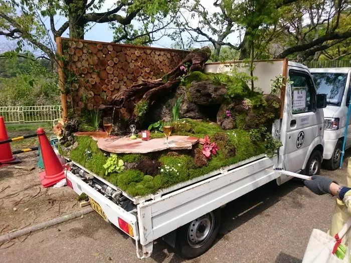 日本職人DIY「園藝卡車」爆紅國際!用後車箱當花盆「整座庭院載著趴趴走」路人見到都叫好
